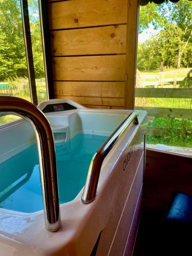 Заобикаляща среда, O et Terre, gite ressourcement bains spa cryo sauna et foret in Ville-Saint-Jacques