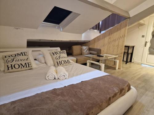 Studio atypique central mais calme, quartier VIP, plage 50m, Nicea