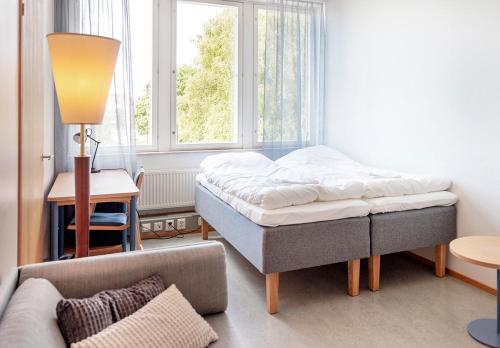 3 twin beds, 1 sofa bed