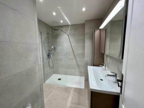 Viva Riviera Large 3 Bedrooms with balcony