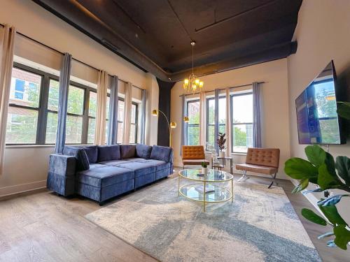 McCormick Place Spacious family heaven 3b-2b with optional parking that sleeps up to 10 in Chicago, USA