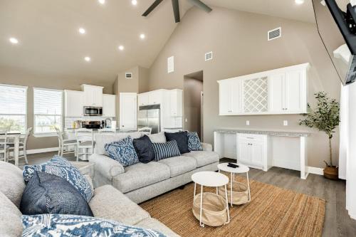 Capri - Beach View & Private Walkway- Pet Friendly, Surfside Beach (foto 6)