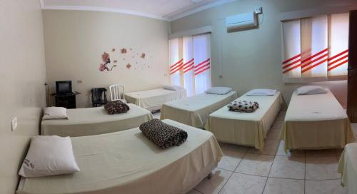 6 twin beds