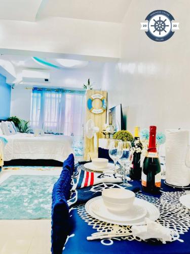 Ocean theme Navy Blue Deluxe Suite with PS4 and Balcony overlooking Manila Bay and Manila Zoo plus near Manila Yacht Club and Star City, Manila (photo 6)