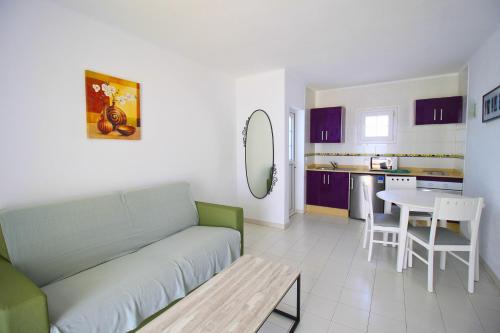 Apartamentos Corona Mar - image 2