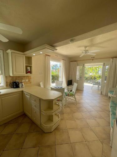 Cocina, Kings Beach Village in Little Battaleys