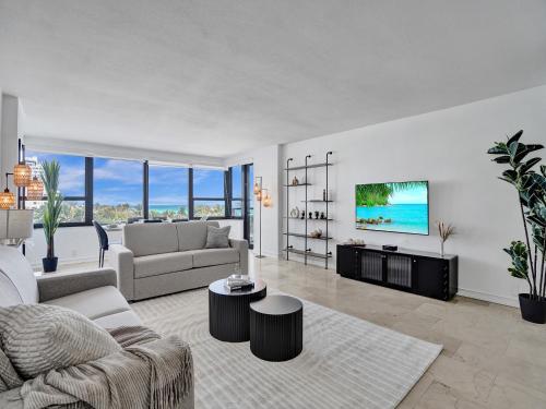 Oceanfront Beach Retreat Beach Service 502 in Miami Beach, USA