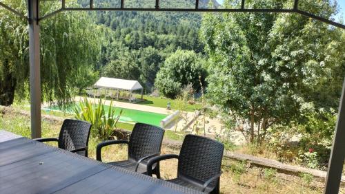 Vista, Villa charmante à Sisteron avec piscine privée (Villa charmante a Sisteron avec piscine privee) in Sisteron