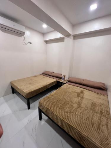 2 double beds
