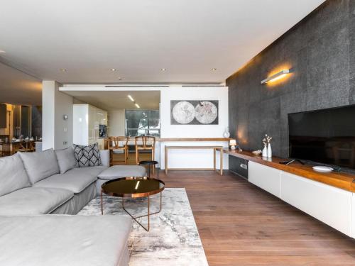 Beachfront Bliss - image 10