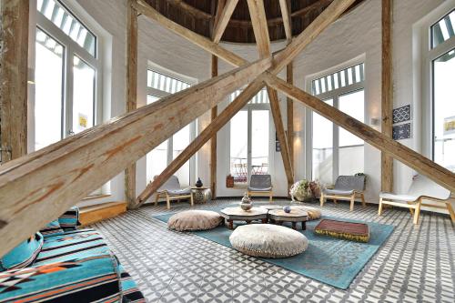 Julius 24: Stylish Heaven - 5 Mins to City Center - image 13