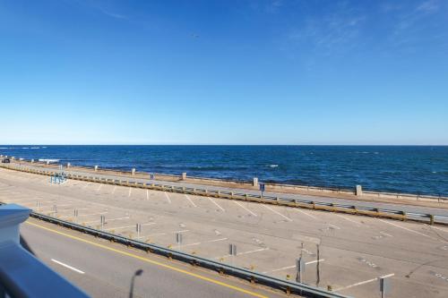 Atlantic Breeze Suites - image 12
