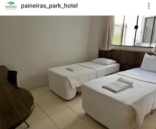 2 twin beds