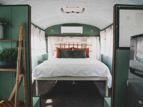 Bus with Pool and Starlink Internet on Tranquil 10 Acres in Dripping Springs, USA