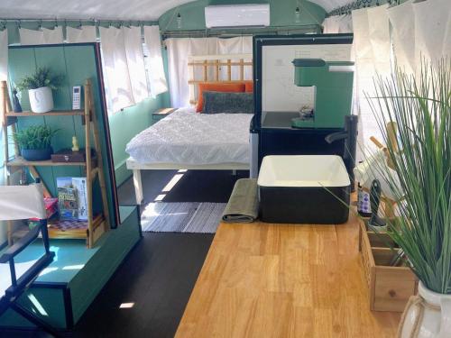 Bus with Pool and Starlink Internet on Tranquil 10 Acres in Dripping Springs, USA