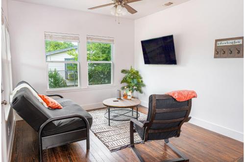 บริการและสิ่งอำนวยความสะดวก, Cozy and Gorgeous 2BR1BA Near Amazing Downtown near ศูนย์เอที&ที