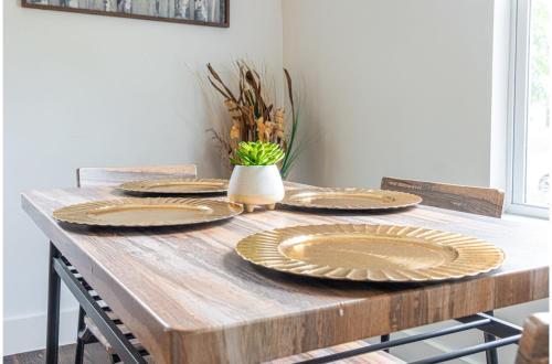 บริการและสิ่งอำนวยความสะดวก, Cozy and Gorgeous 2BR1BA Near Amazing Downtown near ศูนย์เอที&ที