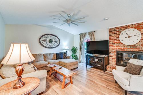 Charming Pinehurst Getaway with Golf Course View! in Pinehurst