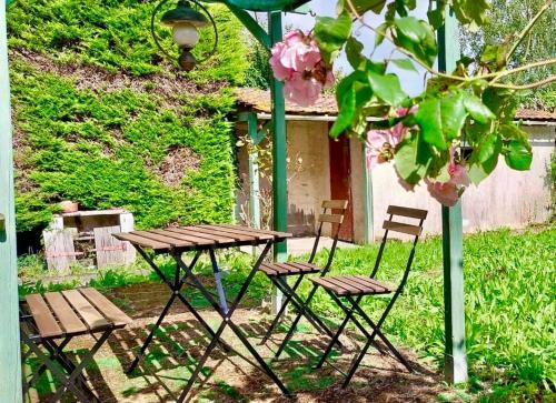 Bedrooms in a House in Quiet Village in Mereville