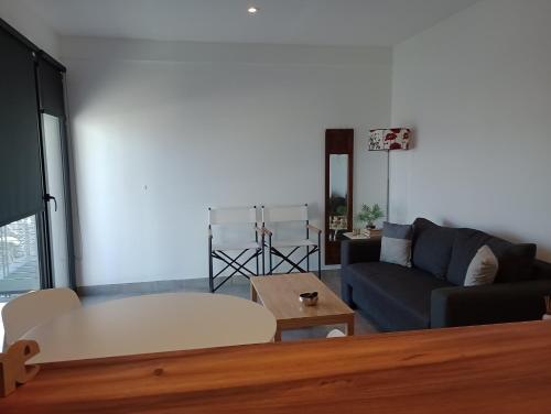 One-Bedroom Apartment image 6