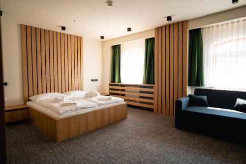 Hunor Hotel és Étterem Room Type - Superior Queen Room