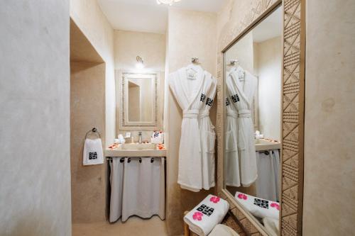 Standard Queen Room image 4