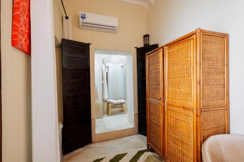Standard Queen Room image 7