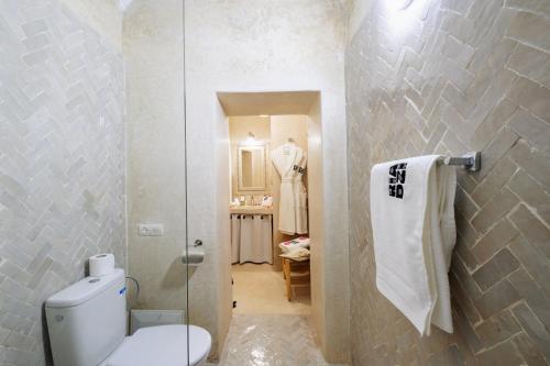 Standard Queen Room image 3
