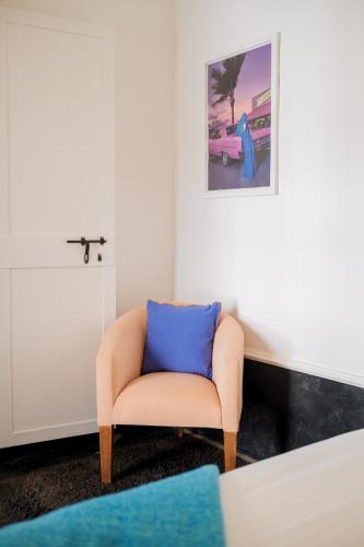 Standard Queen Room image 4