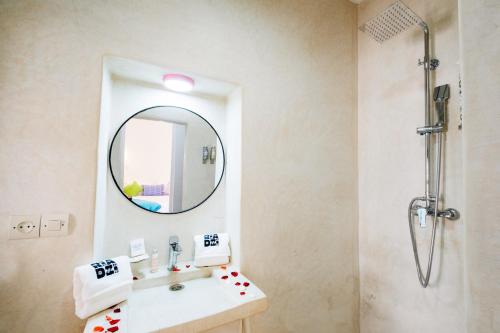 Standard Queen Room image 3