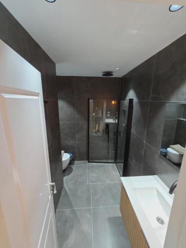 Ducha, GK apartments Ballerina in Bat Yam