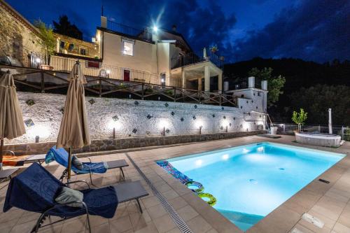 Hotelli välisilme, Portico Rodriguez Abatemarco in Montano Antilia