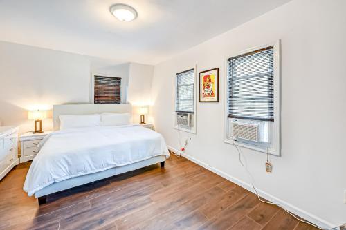Charming 3BR Huntington House, Pet-Friendly! in Huntington, USA
