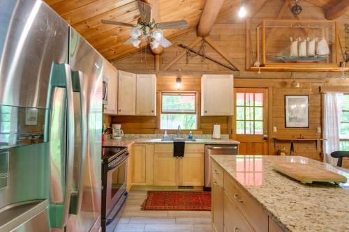 Cozy Jasper Cabin Walk to On-Site Waterfall! - image 3