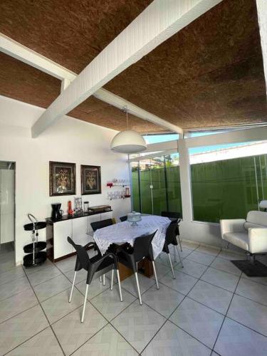 Casa espaçosa com piscina! (Casa espacosa com piscina!) in ปาร์เกเอสโตริล