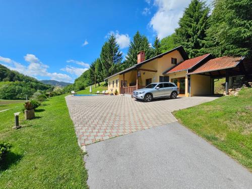 VILA LASOVIC + POOL + JACUZZI + SAUNA