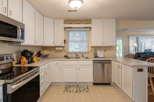 Bears` Lodge at Bonclarken in Flat Rock, USA
