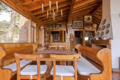 Cozy Cabin in Avandaro in Valle de Bravo, Mexico