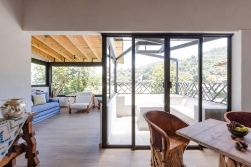 Cozy Cabin in Avandaro in Valle de Bravo, Mexico