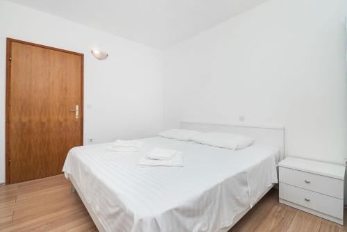 Apartment Ljuba - image 12