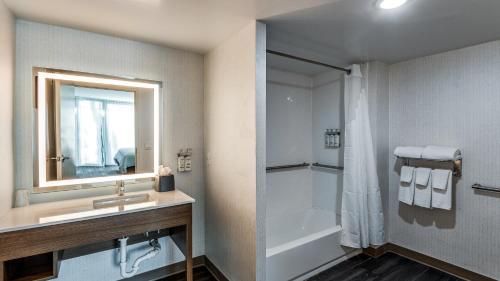King Room - Mobility Access/Hearing Accessible image 1