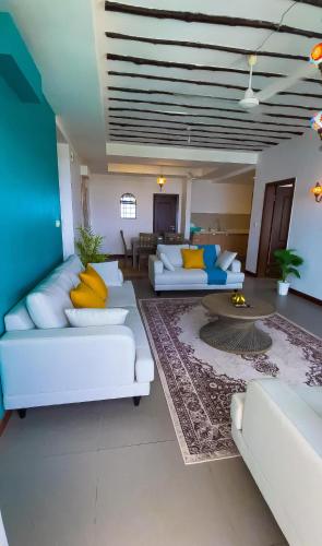 Stunning 2 Bed Room Unit with Ocean View