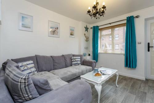 Air Maison - Southsea Escape - Pet-Friendly 1 Bed Apt with Secure Garden - South Hayling