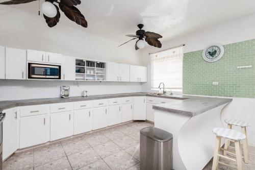 Casa Mariposa - Hilltop home with Pool and Rooftop in Vieques