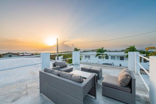 Casa Mariposa - Hilltop home with Pool and Rooftop in Vieques
