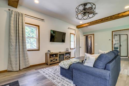 Cozy Grass Lake Home with Patio, Fire Pit and Kayaks! in Grass Lake, USA