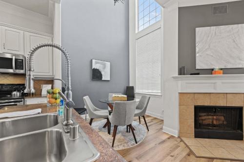Upscale 3 Bedroom Townhome in M-Streets! in Dallas, USA