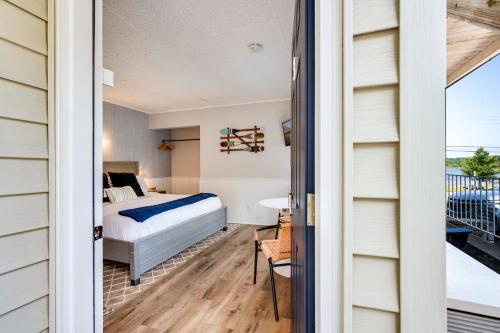 Fresh Coast Motel - image 5