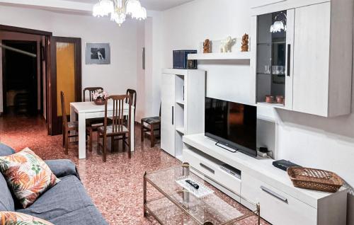3 Bedroom Cozy Apartment In Montalbán (3 Bedroom Cozy Apartment In Montalban) in Montalbán