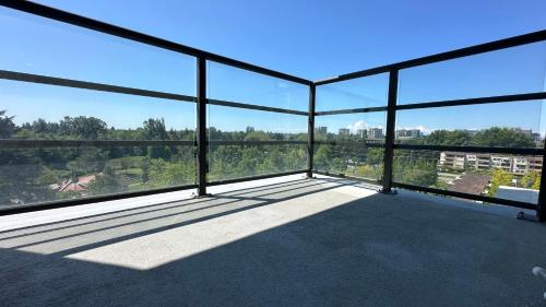 10 minutes to YVR, 2 bedrooms, 2 full bathrooms,high-rise with beautiful views in Richmond, Canada